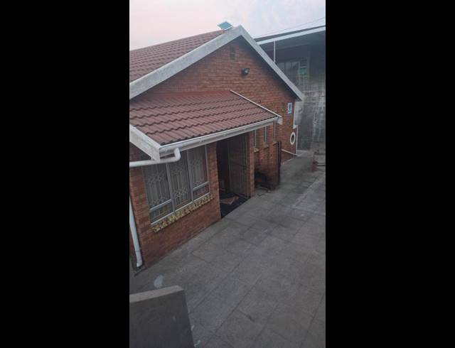 3 BEDROOM HOUSE FOR SALE IN MONTFORD